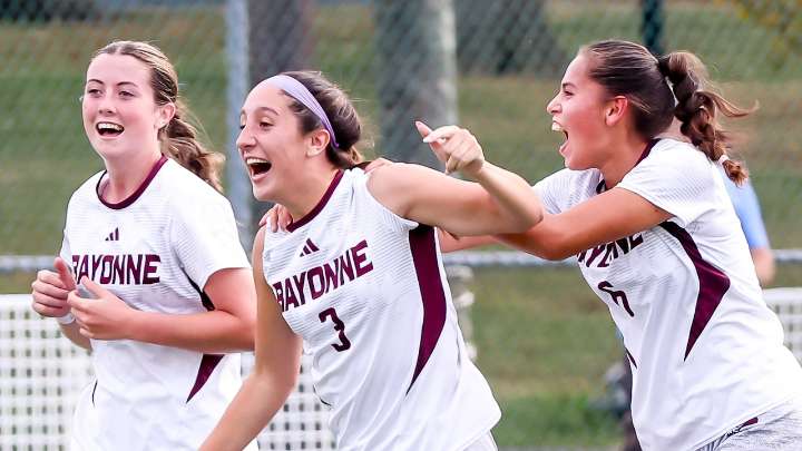 Statewide girls soccer group and conference rankings for Sept. 30