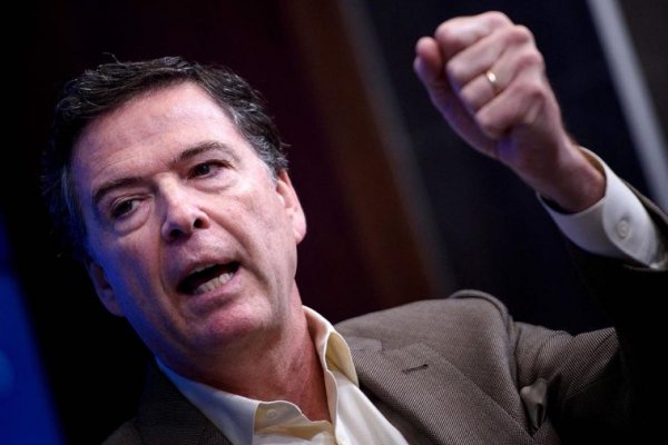 James Comey, exdirector del FBI, imputado por falso testimonio y obstrucción