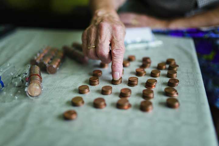 Require ‘default’ UK weighting in pensions or risk stock 'doom loop'
