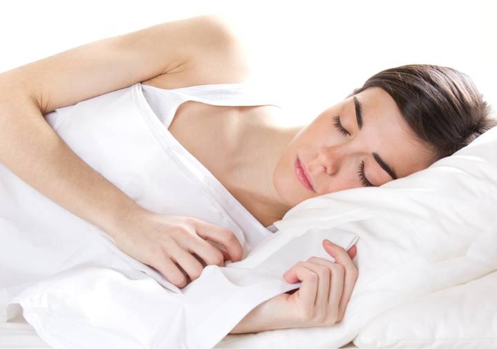 La ciencia revela que dormir del lado izquierdo podría tener beneficios para la salud.