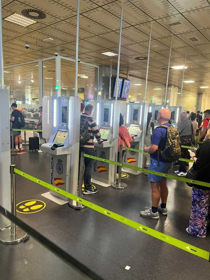 24 máquinas agilizarán el control de pasaportes en el Aeropuerto Tenerife Sur