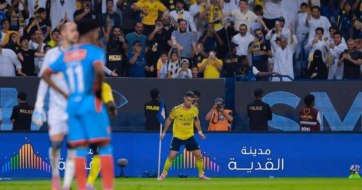 VIDEO: Cristiano Ronaldo marca doblete y llega a los 945 goles oficiales