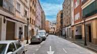 Mislata prohibirá durante dos años convertir bajos en apartamentos turísticos