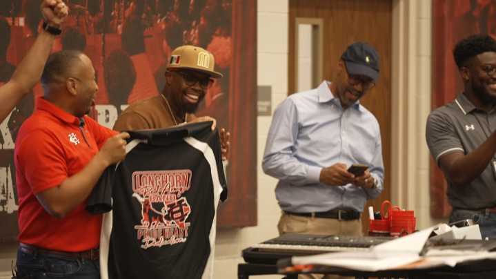 Singer Cupid surprises Cedar Hill Red Army Band