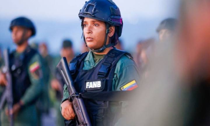 Presidente Maduro convoca al pueblo a prepararse en los cuarteles militares