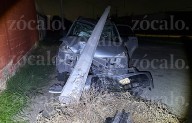 Ebrio dormita al volante y se estrella contra poste en la Morelos; viajaba con toda su familia tras fiesta