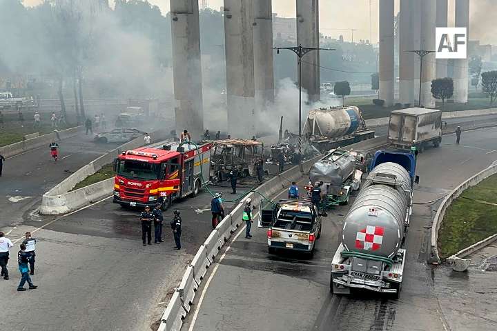 57 personas lesionadas tras volcadura e incendio de pipa en Puente de la Concordia: Clara Brugada