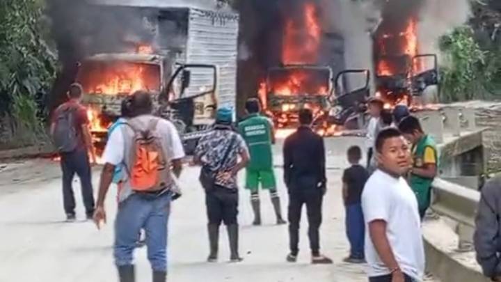 Terror en la carretera: ELN quema tres camiones en la vía Quibdó