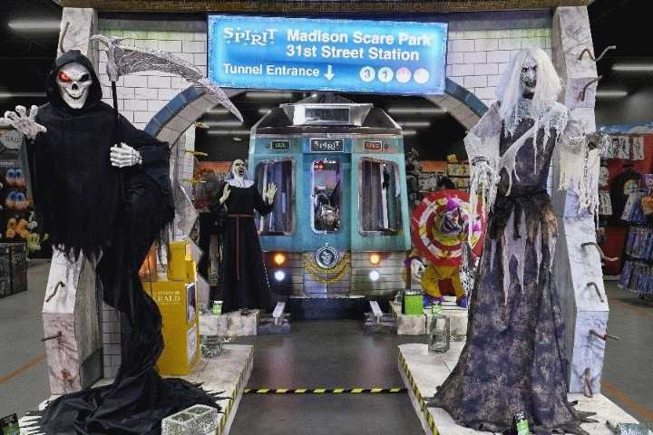 Spirit Halloween open in Oak Ridge North