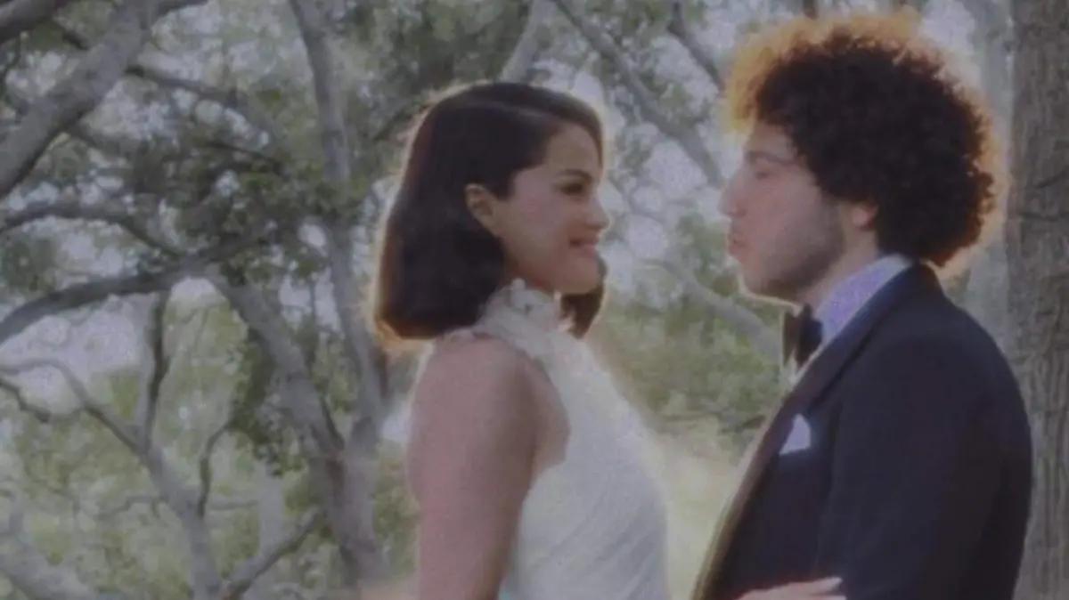 Selena Gomez y Benny Blanco se casan en ceremonia privada en Santa Bárbara