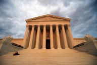 La Corte Suprema autoriza a Trump a retener miles de millones en pagos de ayuda exterior