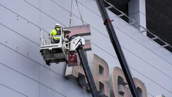Wells Fargo Arena signage removed in preparation for Casey's Center