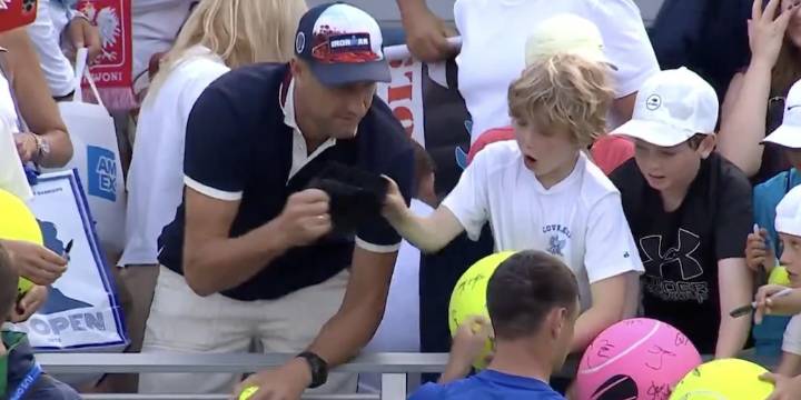 Lago privado y canchas de tenis propias: la lujosa vida del CEO polaco que le robó a un niño el regalo de su ídolo en el US Open