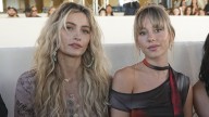 El abrazo de Ester Expósito y Paris Jackson con el que firman la paz