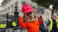 Las protestas contra Trump empañan su idílico viaje a Londres entre agasajos de la familia real británica