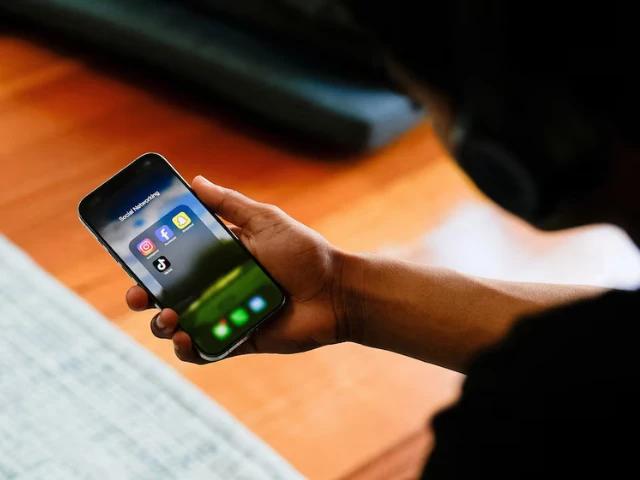 Australia pushes minimal checks for teen social media ban