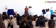 “Debemos compartir nuestra sonrisa”: la Premio Nobel, Rigoberta Menchú, deja esperanza a internas en el penal femenil de Morelos