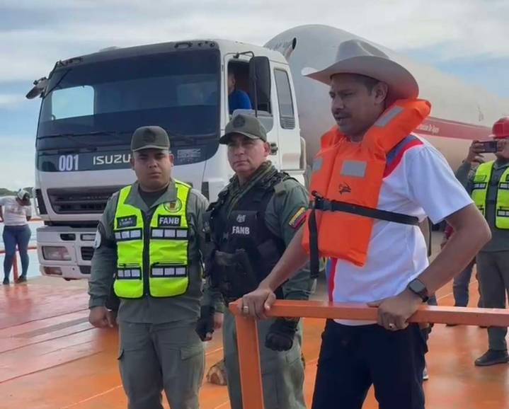 Nueva vía fluvial asegura suministro de gas y combustible en Apure y Amazonas