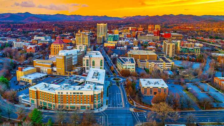 The Top U.S. Fall Foliage Destination Is Now The Cheapest To Fly To