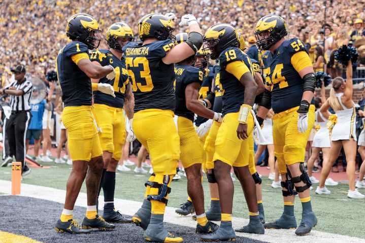 Michigan snap counts, PFF grades: Polished performance on both sides of ball