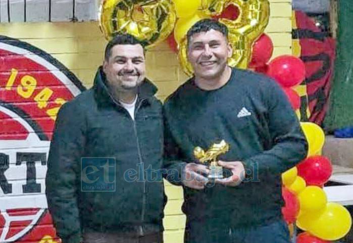 Club Deportivo Libertad de Algarrobal celebra un nuevo aniversario premiando a exjugadores