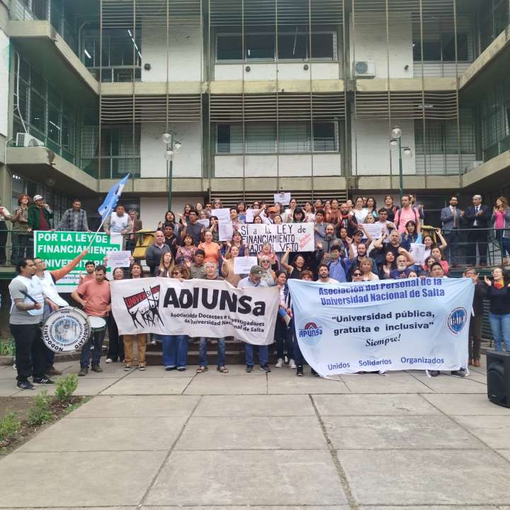 Marcha federal en Salta contra el veto a la ley de financiamiento universitario