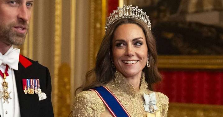 Photo: Kate Middleton’s Every Bit a Princess in Her Golden Silk Gown for State Banquet