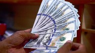 Volvió el cepo al dólar: quienes compren el oficial no podrán operar en financieros