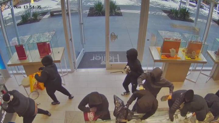 Masked mob raids California jewelry store in $1M smash