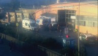 Un muerto y al menos cuatro heridos deja violenta pelea fuera del Hospital El Pino