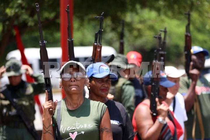 Entrena Venezuela a civiles  ante posible ataque de EU