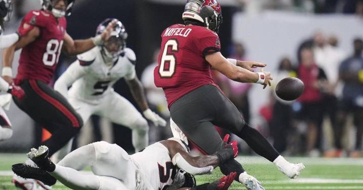 Baker Mayfield and Rachaad White rally Bucs to 20