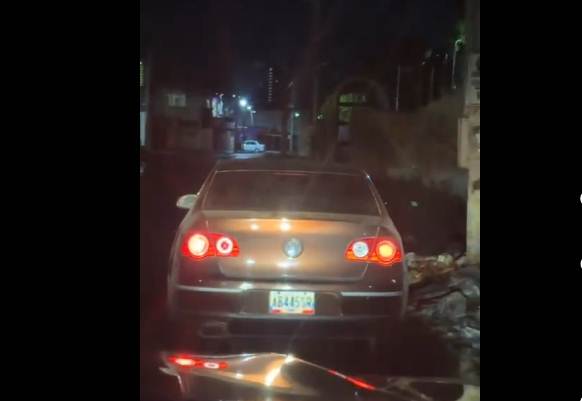 ¡Increíble y Deplorable! Graban el impactante instante en que arrojan basura desde un auto en pleno corazón de Maracaibo (VIDEO)