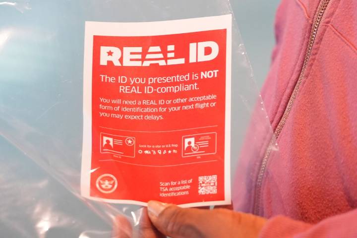 Nydia Velázquez pide a CEO de Walmart que explique por qué rechazaron Real ID que presentó cliente boricua en tienda de Ohio