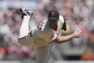 Verlander lanza 121 pitcheos y logra su victoria número 265
