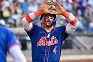 Fracturado, con esguince y camino a ser operado: los Mets reactivan a Francisco Álvarez pese a todas sus molestias