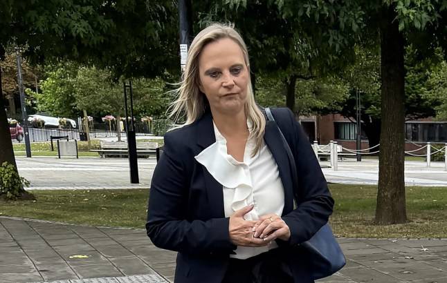 Mum who drove from cocktail bar was so drunk she could only ‘shuffle on her knees’