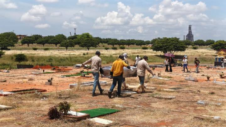 Sepultan restos de víctima de accidente en troncal 10