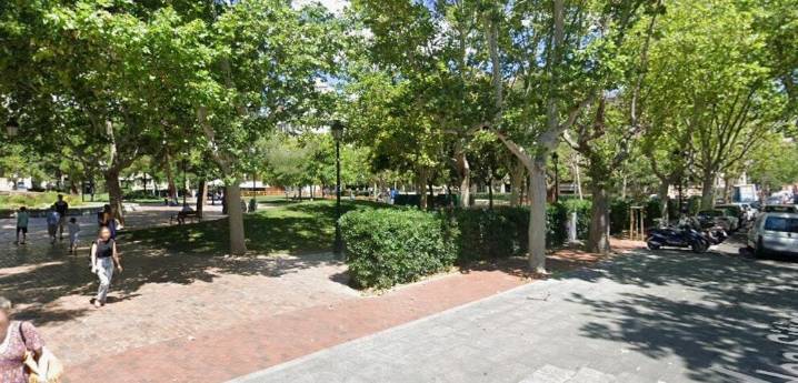 Amputación de dos dedos y tentativa de asesinato: un detenido tras la reyerta con machetes en plaza de los Sitios