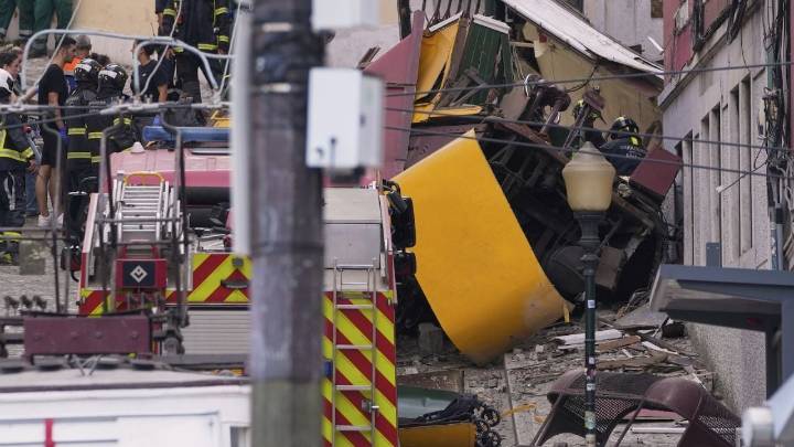 Descarrilamiento de tranvía en Lisboa deja 15 muertos (Video)