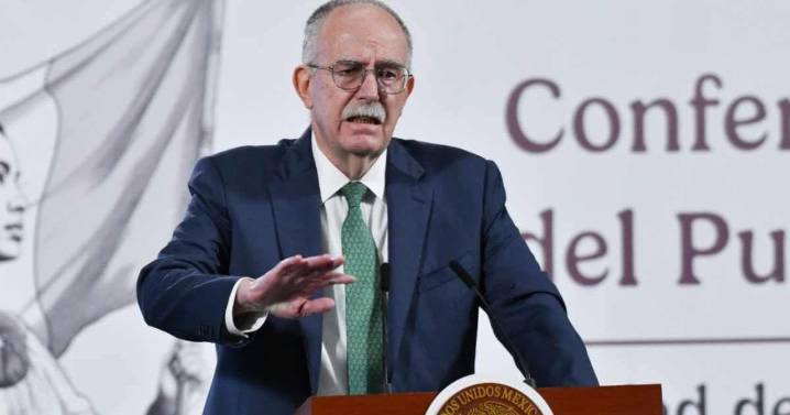 Sader anuncia prohibición de 35 plaguicidas ‘altamente peligrosos’