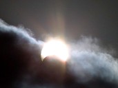 El último eclipse solar de 2025 ocurrirá este domingo