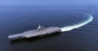 Nuevo portaaviones de China cruza el estrecho de Taiwán por primera vez