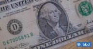 Dólar se hunde en la tarde por presiones externas tras datos muy débiles de empleo en Estados Unidos