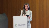 La Reina defiende una "financiación equitativa y estable" para la investigación contra el cáncer