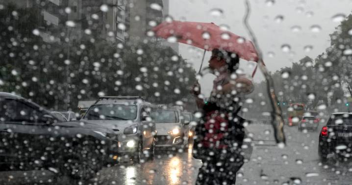 Pronostican domingo caluroso con posibilidad de lluvia