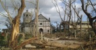 Quake in Philippines sends people running out of homes