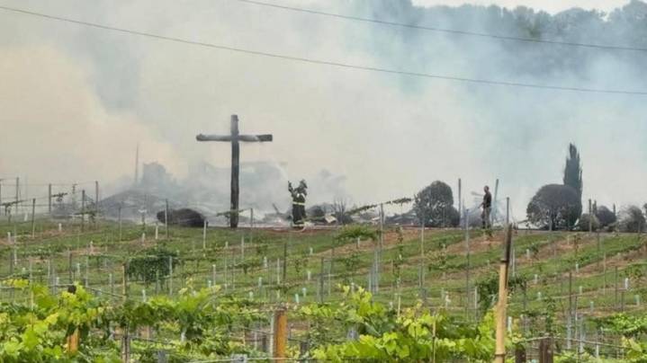 'We will be rebuilding' | Fire destroys WoodMill Winery in North Carolina, owners vow to rebuild