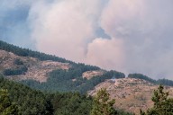 Evacuadas dos poblaciones de Guadalajara por el incendio del Pico del Lobo, que ya calcina 1.300 hectáreas