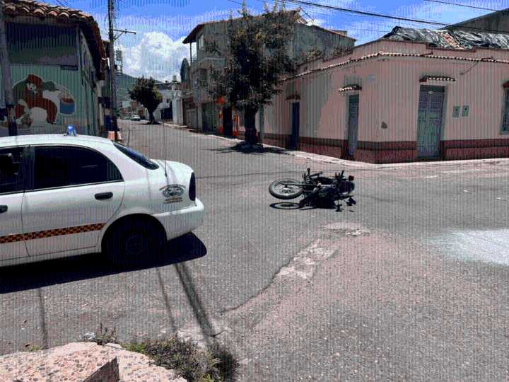 Choque entre carro y moto en San Antonio